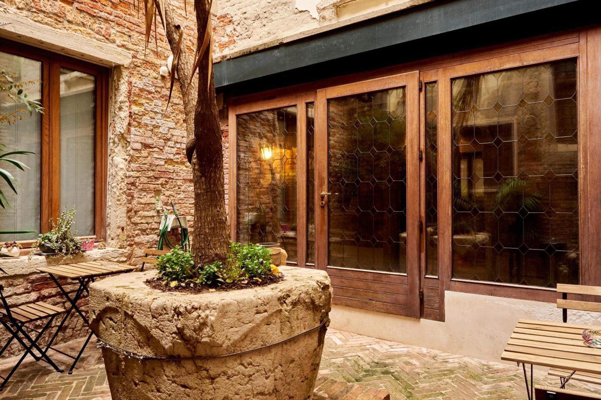 Nama Boutique Residence Veneţia Exterior foto